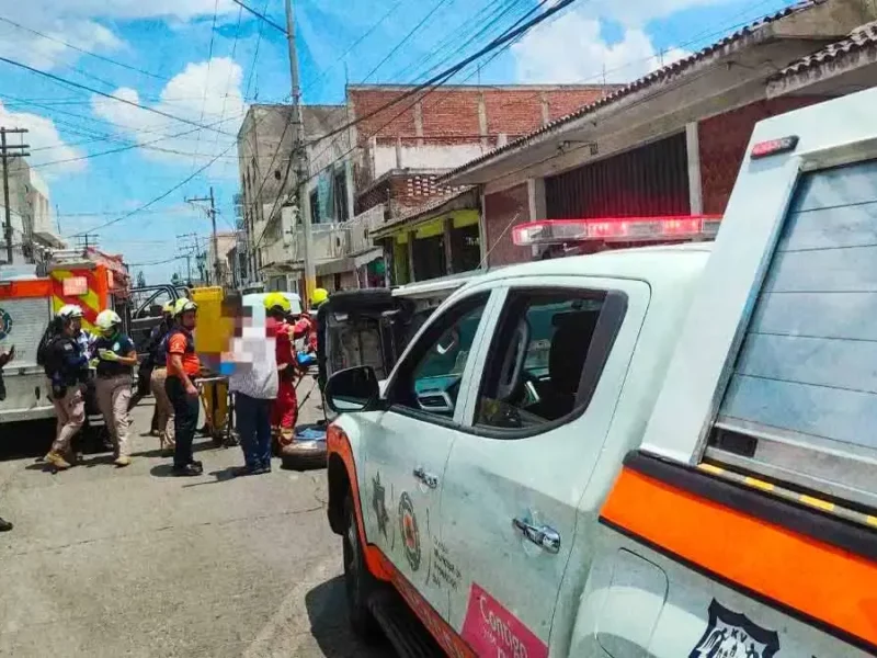 Choque y volcadura dejó un lesionado en la colonia Amor, Puebla