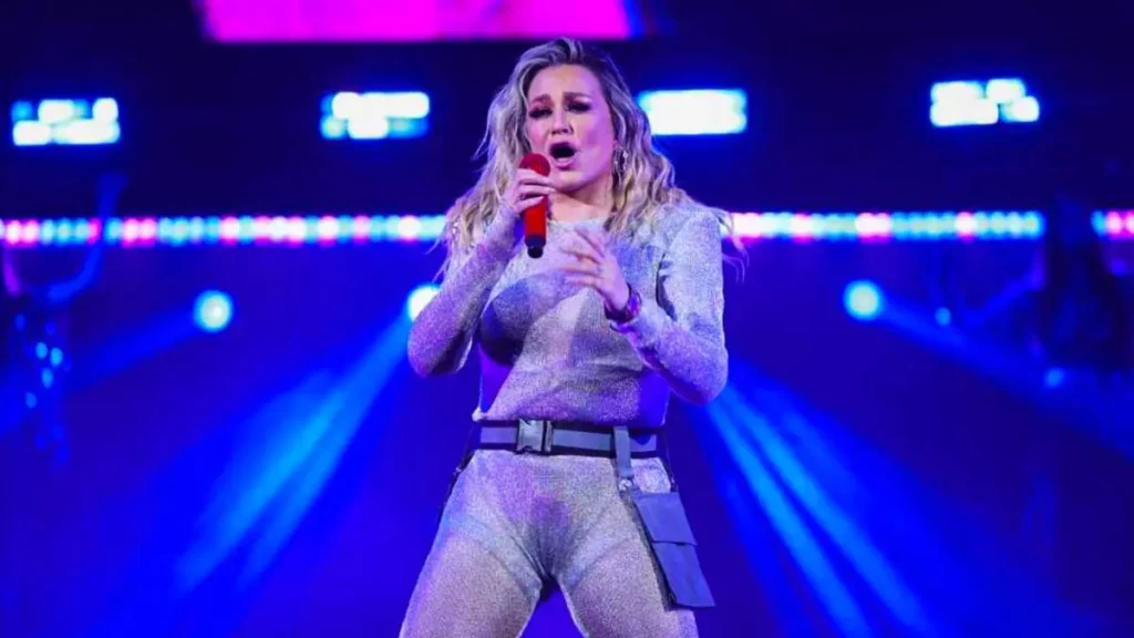 María José invitó al escenario a fanáticos en su concierto en Puebla 