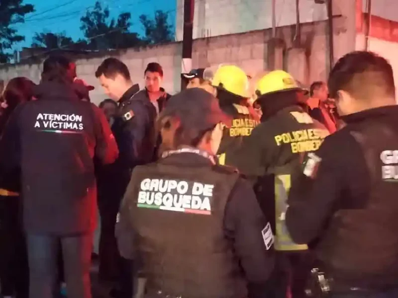 Aguas negras arrastran a un hombre, lo rescatan con vida en la colonia Chapultepec, Puebla