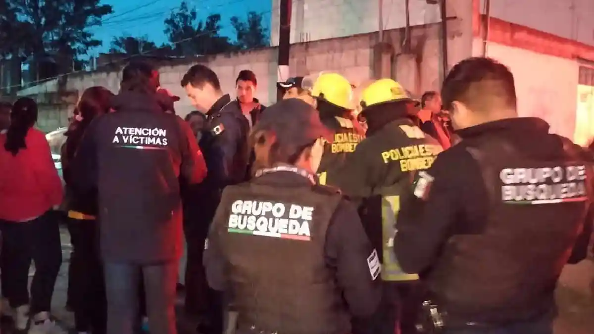Aguas negras arrastran a un hombre, lo rescatan con vida en la colonia Chapultepec, Puebla
