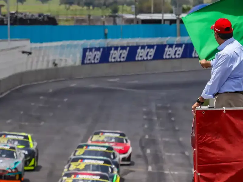 Sergio Salomón presidió el banderazo inicial de la Nascar México Series en el Autódromo "Miguel E. Abed"