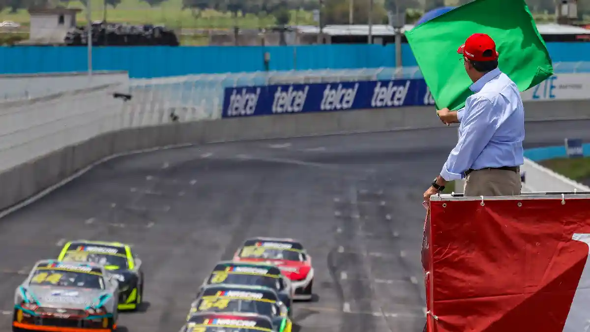 Sergio Salomón presidió el banderazo inicial de la Nascar México Series en el Autódromo "Miguel E. Abed"