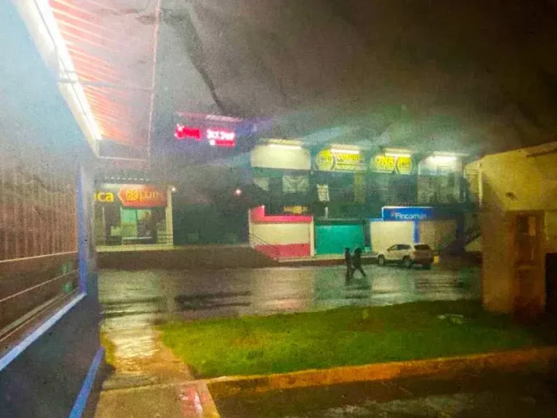 Ataque a tienda de lencería del Mercado Independencia en Puebla deja dos mujeres heridas 