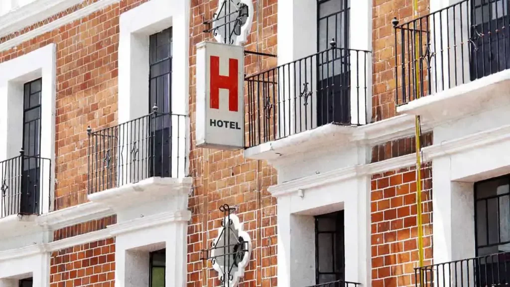 Hoteleros de Puebla consideran insuficiente el cobro de impuesto a Airbnb, Booking y Tripadvisor
