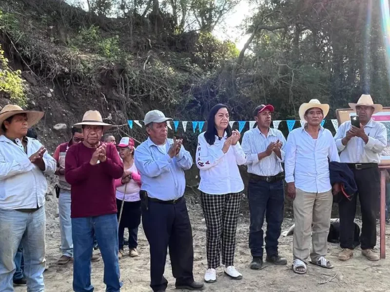 Gobierno de Ariadna Ayala contribuye a mejorar la movilidad en caminos rurales