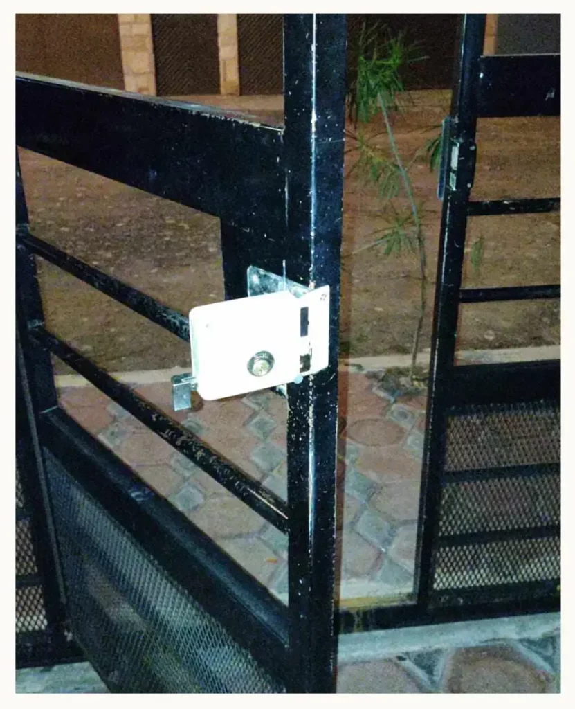 Delincuentes vigilan a vecinos de CU en Puebla para robar bicicletas del estacionamiento de edificio