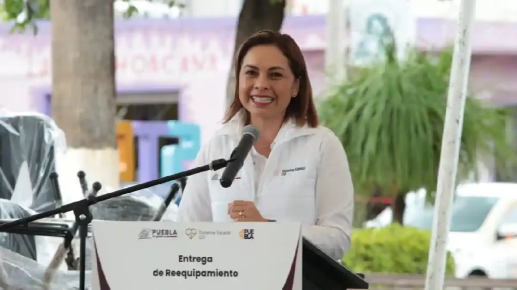Encabeza Gaby Bonilla entrega de apoyos en Santo Tomás Hueyotlipan
