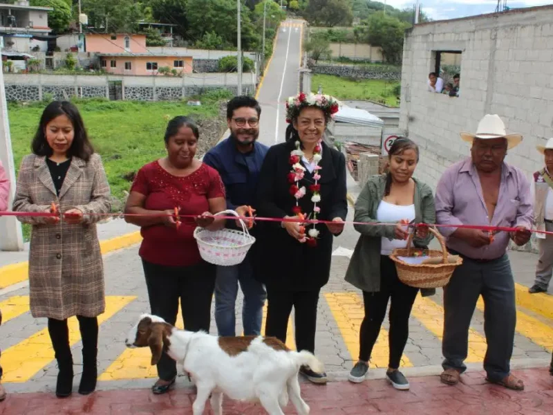 Ariadna Ayala impulsa obras con sentido social en juntas auxiliares para mejorar la calidad de vida