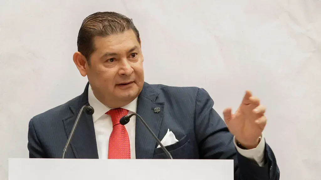 Alejandro Armenta avala despenalización del aborto en Puebla 