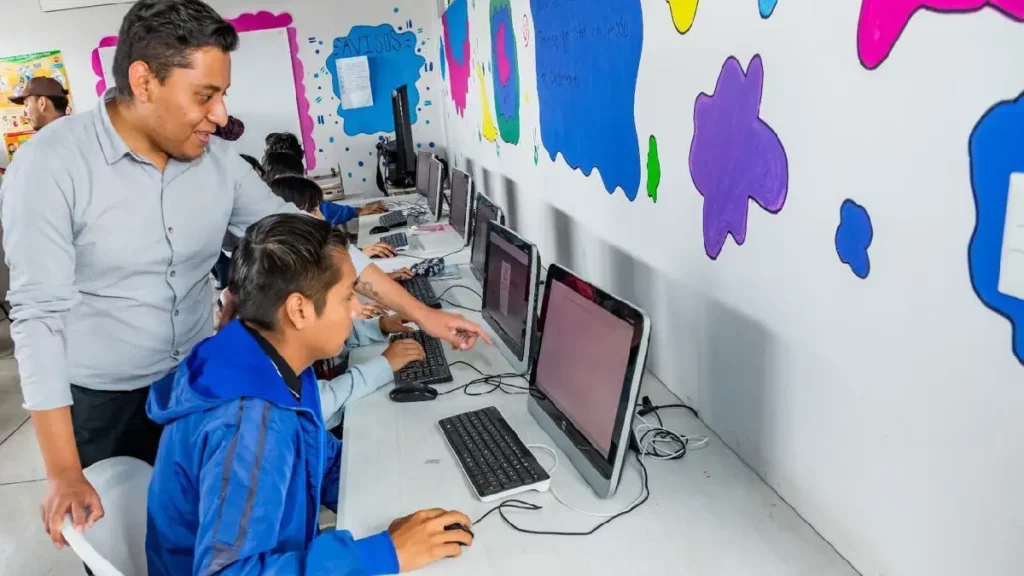 Ayuntamiento de Puebla invita a inscribirse al programa "Jóvenes con rumbo" del SMDIF