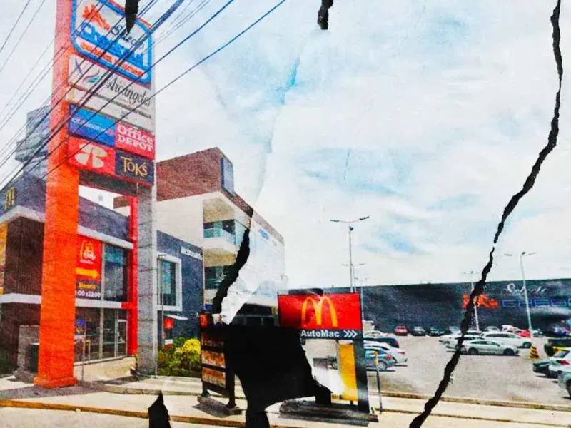 Ahora atracan a cliente de McDonald's en Lomas de Angelópolis