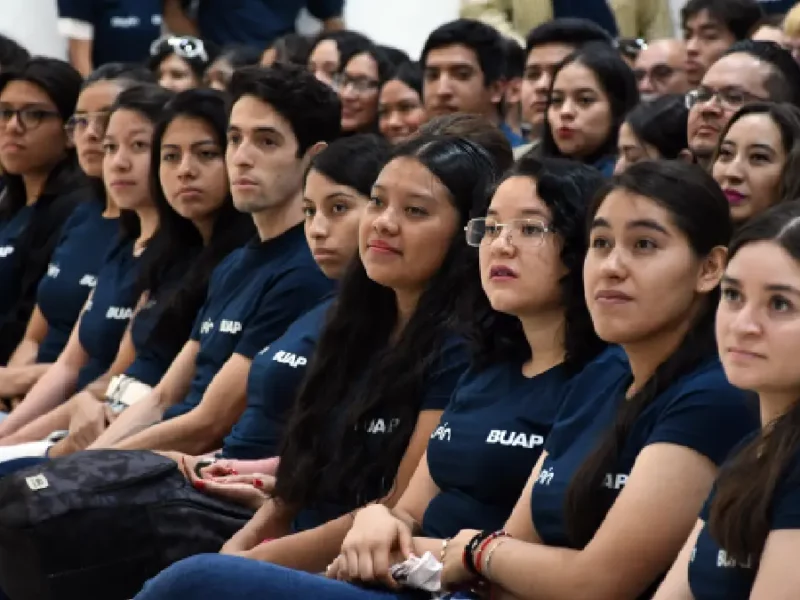 Recibe la BUAP a más de mil estudiantes que participan en el Programa Delfín