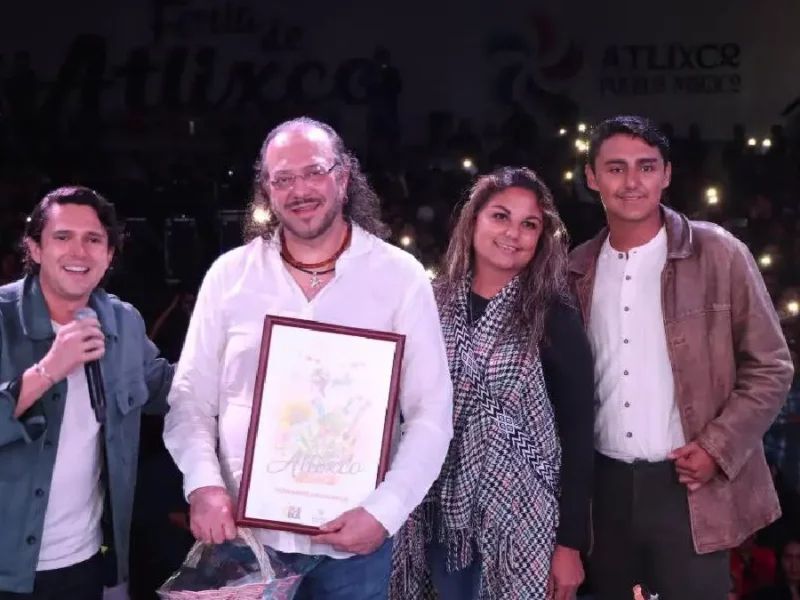 Noche bohemia y muy emotiva con la presentación de Fernando Delgadillo en la Feria de Atlixco 2024