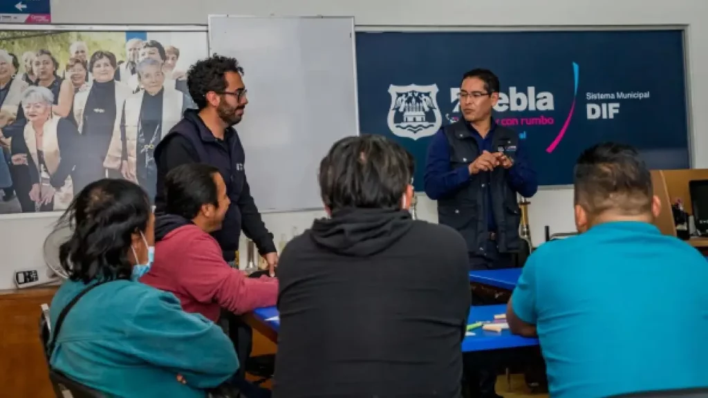 SMDIF Puebla promueve la gestión emocional en hombres para erradicar la violencia