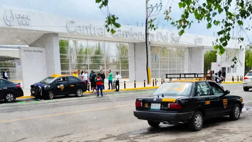 Vecinos de Agua Santa exigen evitar ambulantes y taxistas en Central Camionera del Sur Puebla