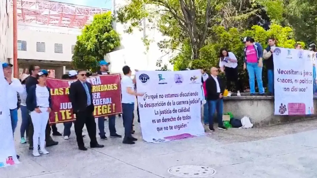 Trabajadores del Poder Judicial en Puebla se manifiestan contra reforma propuesta por AMLO