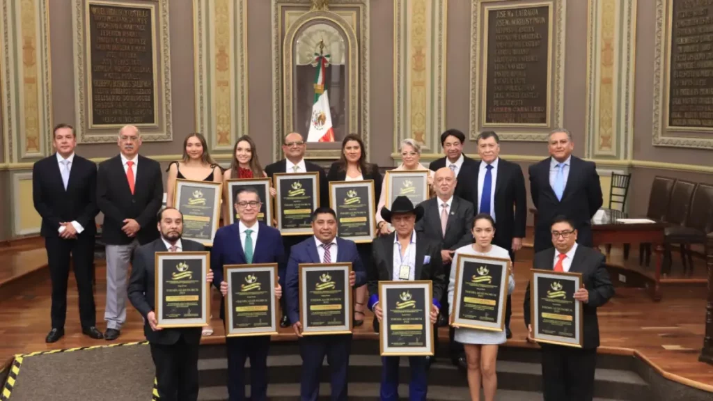 Reconoce Congreso de Puebla a abogados y profesionistas por su labor