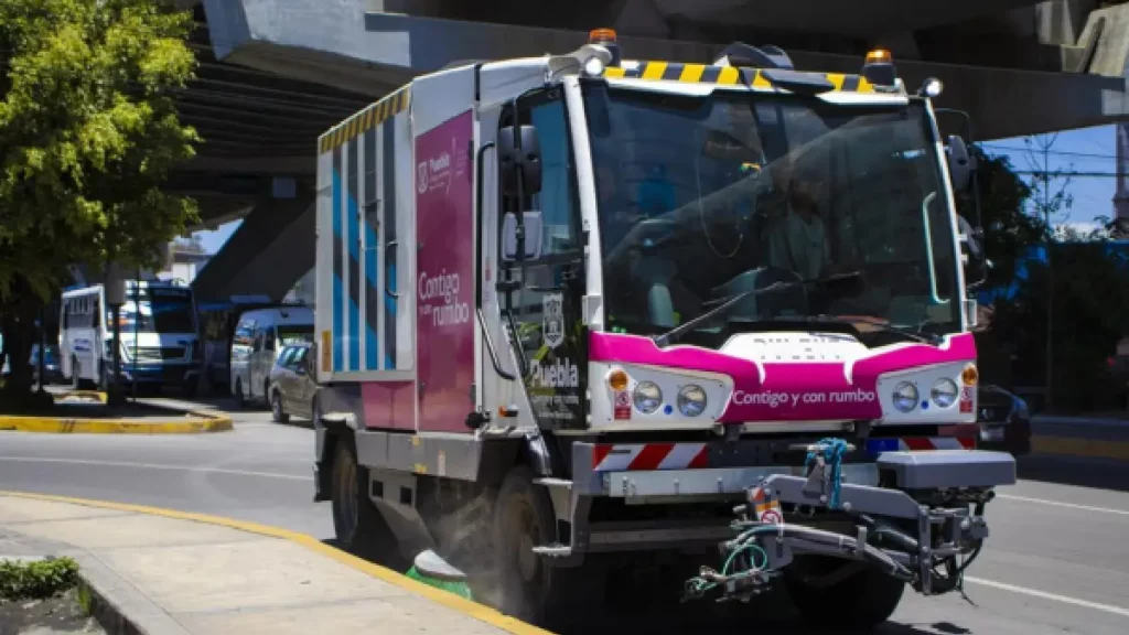 Sistema de limpieza urbana integral ha barrido más de 18 mil kilómetros de vialidades en el municipio