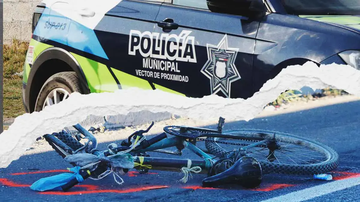 Patrulla municipal impacta a ciclista adulto mayor en Puebla; el hombre esquivaba un encharcamiento