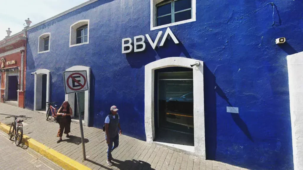 Asaltan a cuentahabiente de BBVA en el zócalo de San Pedro Cholula