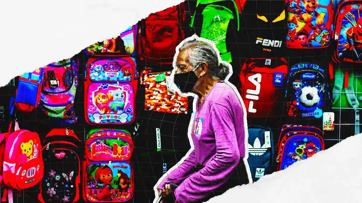 Ambulantes hacen competencia a papelerías del Centro de Puebla con venta de útiles escolares