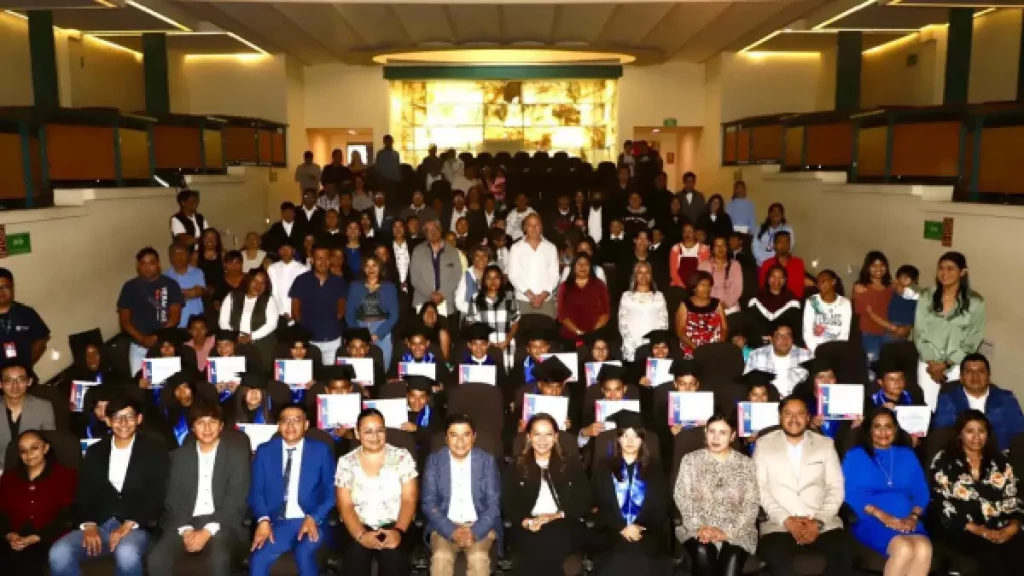 Se graduó la tercera generación de estudiantes de centro de día del SMDIF Puebla