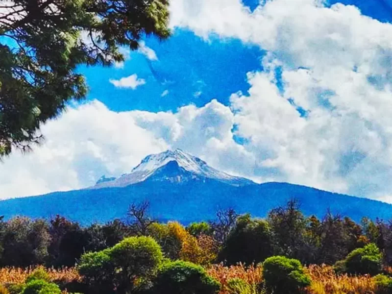 Rescatan a dos jóvenes luego de perderse en La Malinche