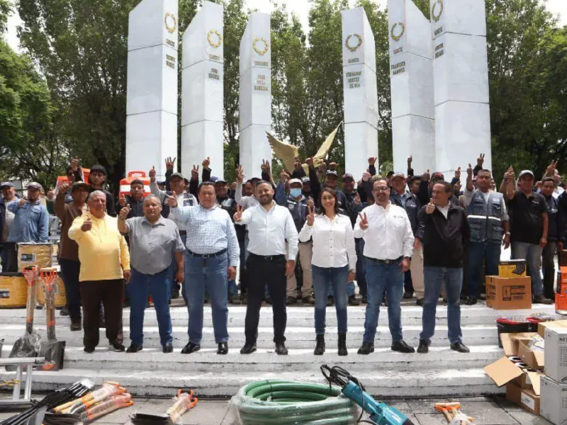 Ayuntamiento de Puebla entrega material a personal de servicios públicos