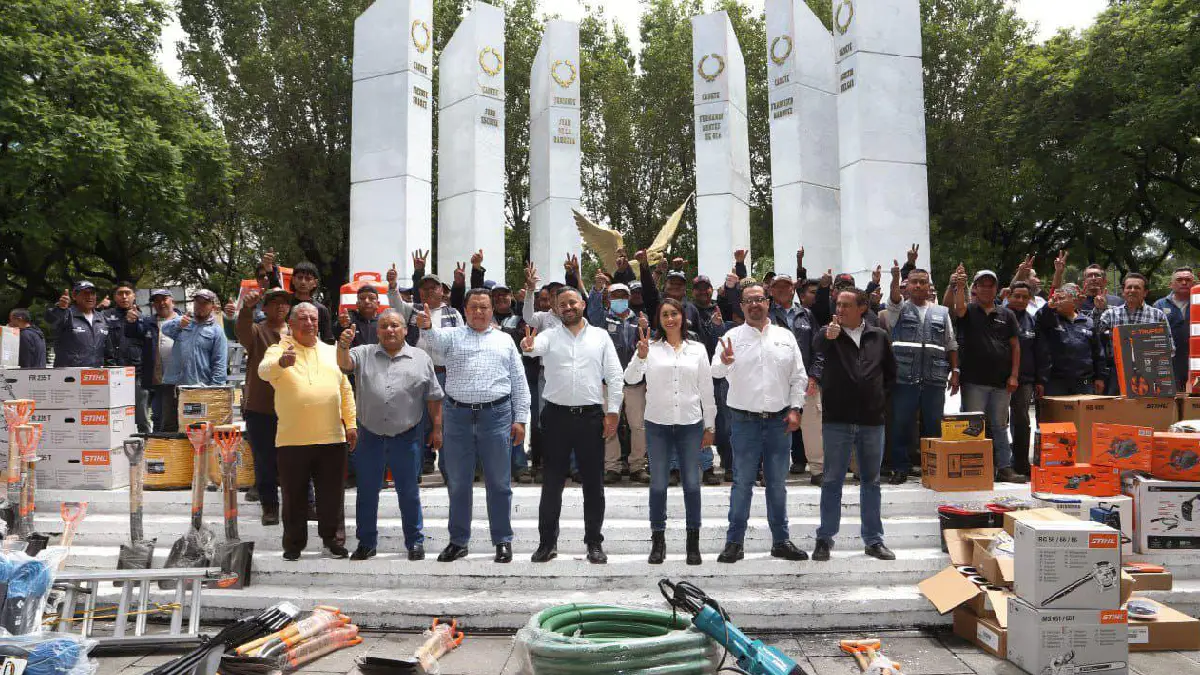 Ayuntamiento de Puebla entrega material a personal de servicios públicos