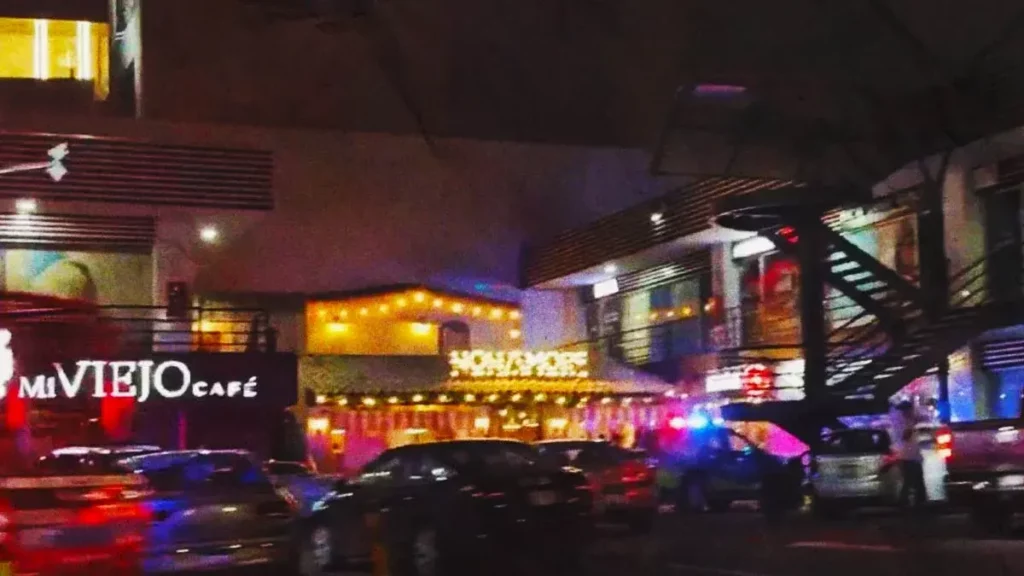 Reportan violento asalto a mano armada en el restaurante Nonamore de Zavaleta