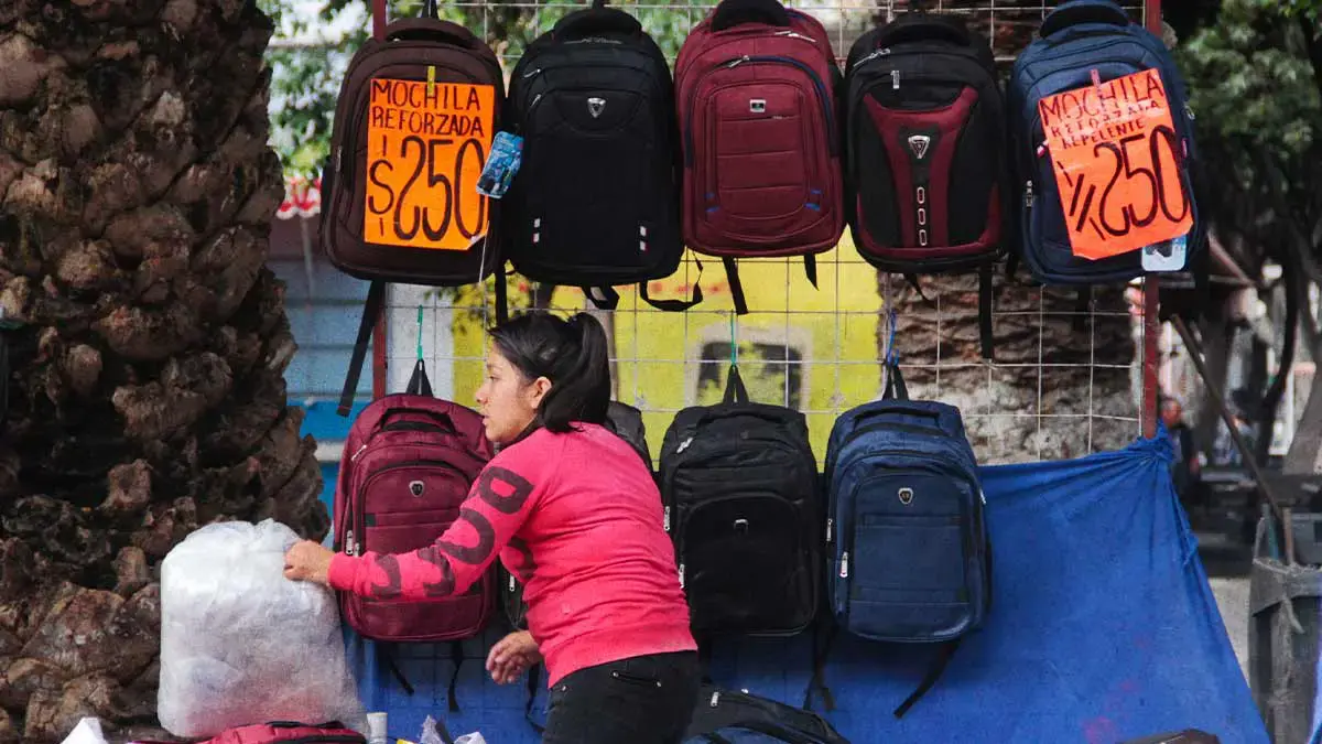 Ayuntamiento de Puebla dará permiso a ambulantes para venta de útiles escolares en Centro Histórico