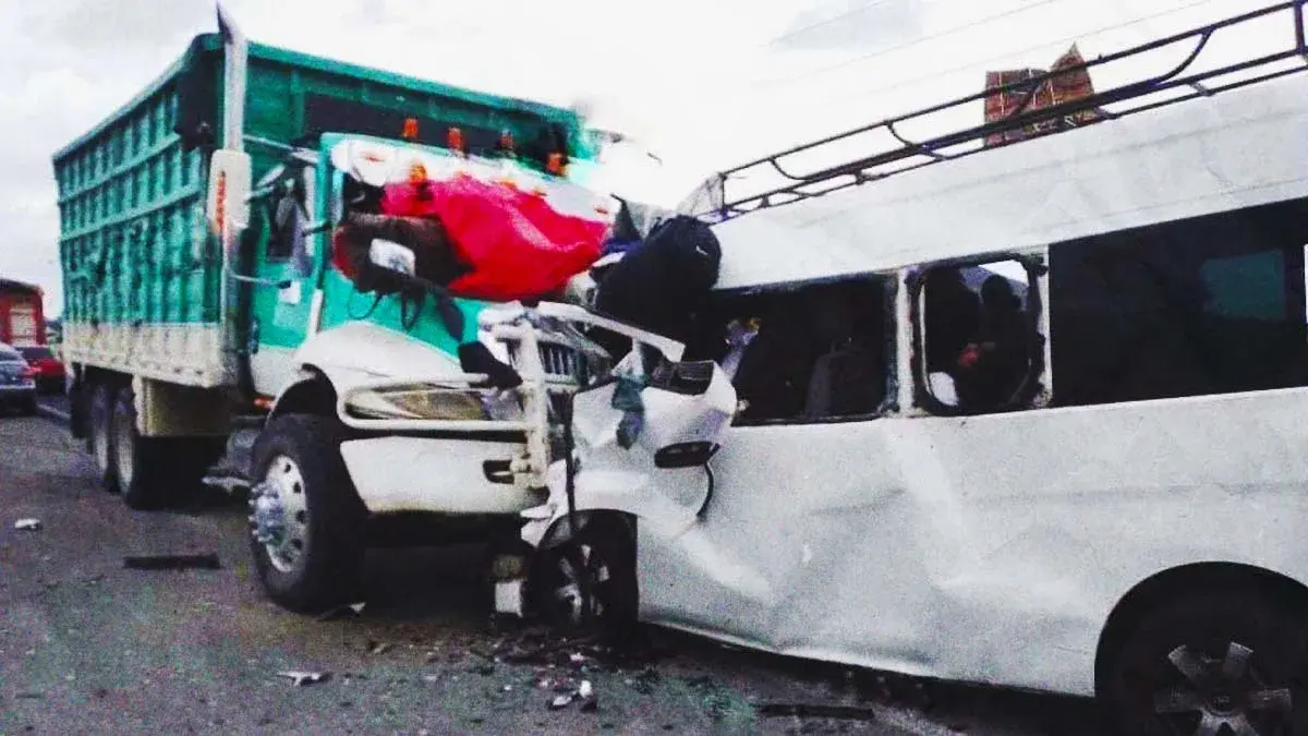 Mueren nueve personas y 12 resultan heridos tras accidente vial en Guadalupe Victoria, Puebla