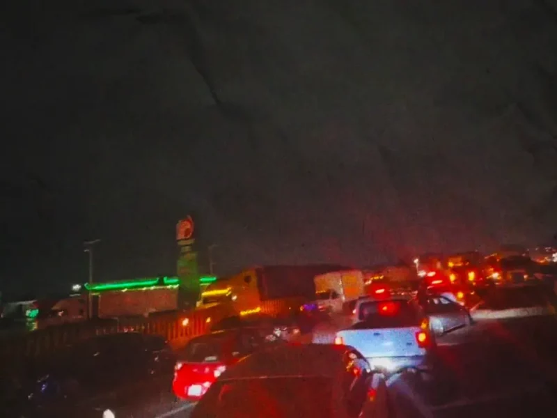 Bloqueo en la autopista México-Puebla continúa, vecinos de Tlahuapan abandonaron mesas de negociación 