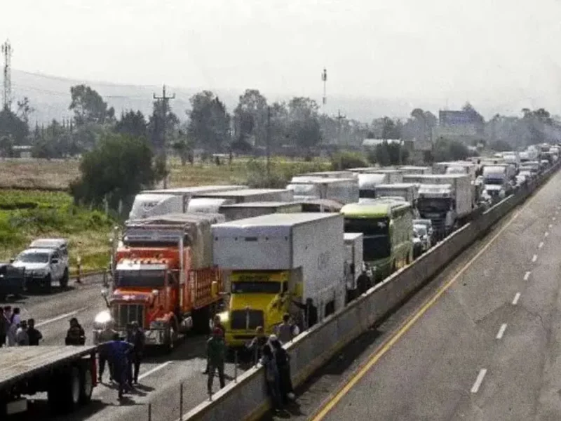 Cumple más de 24 horas el bloqueo en la autopista México-Puebla, te sugerimos vías alternas