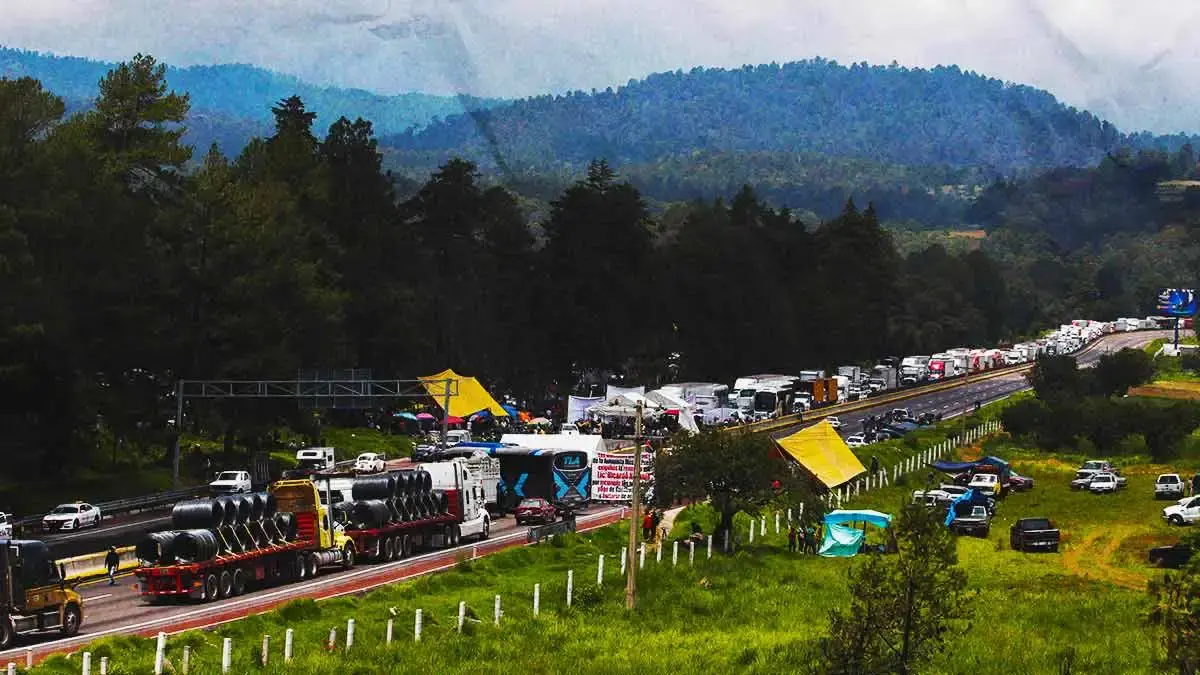 Segunda noche del bloqueo en la autopista México-Puebla, Guardia Nacional vigila para evitar robos