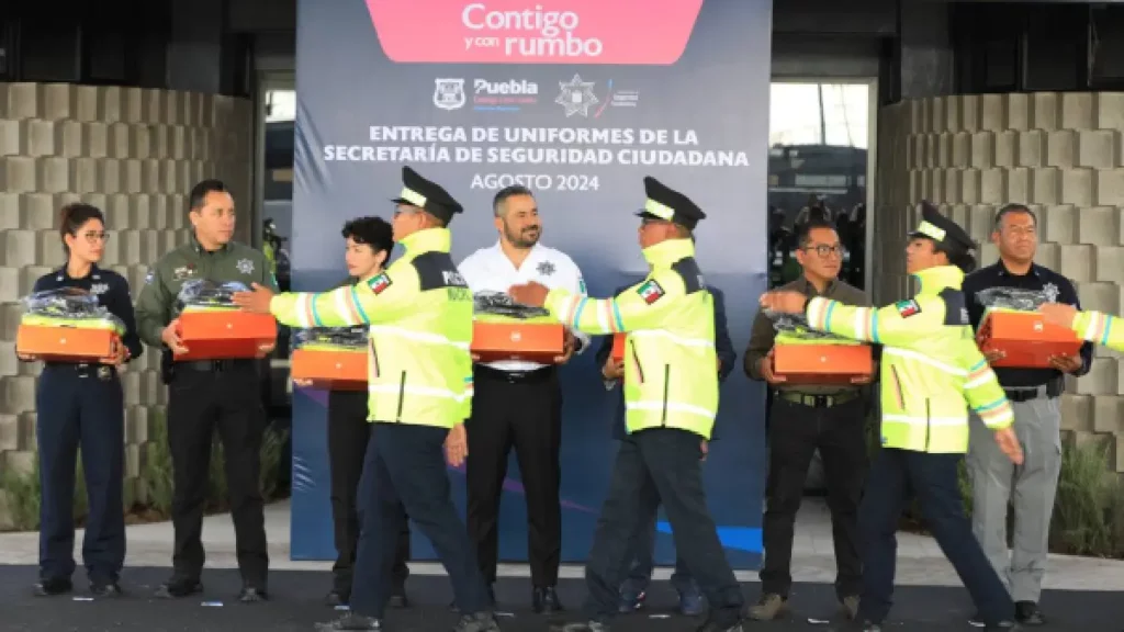 Ayuntamiento de Puebla dignifica labor del personal de SSC con uniformes nuevos