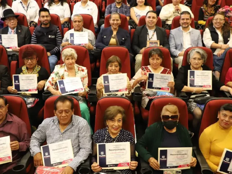 SMDIF capacita laboralmente a personas adultas mayores en taller de OXXO