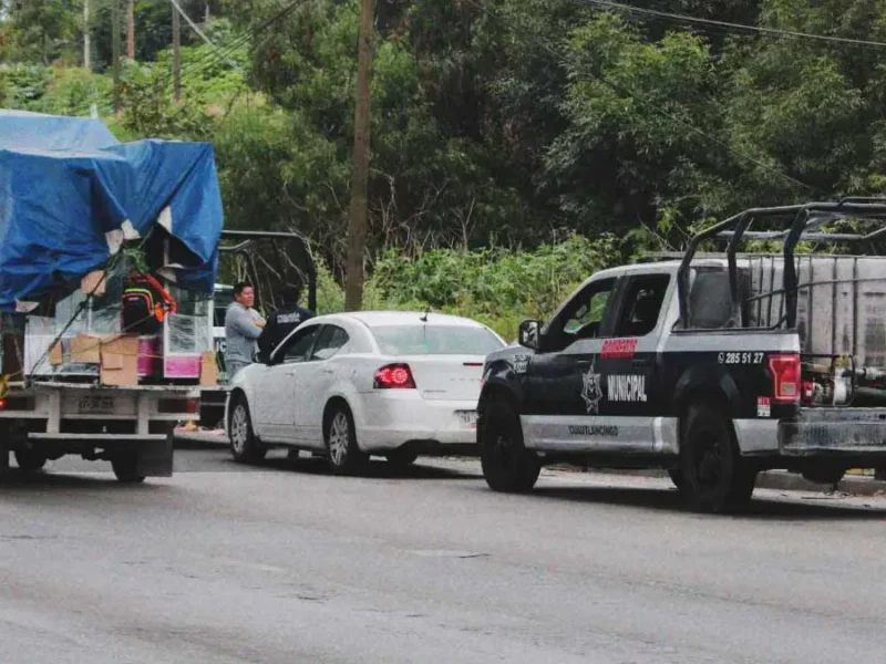 Encuentran cuerpo de hombre con herida en el cuello junto al río Atoyac en Cuautlancingo