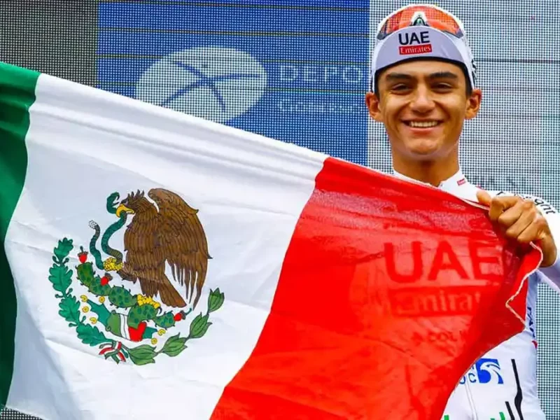 Isaac del Toro, ciclista mexicano, competirá en Vuelta a España 2024 con el UAE Emirates