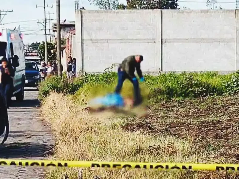Abandonan dos cadáveres en Tlaxcala, uno embolsado y otro semidesnudo 