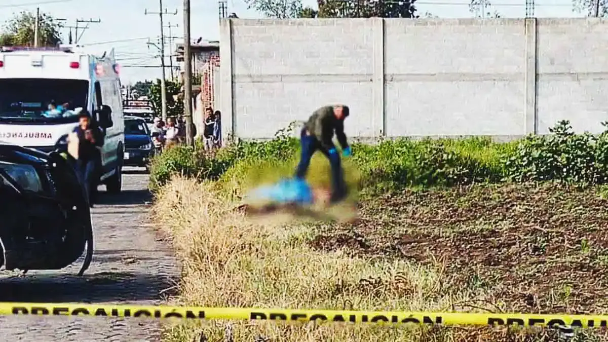 Abandonan dos cadáveres en Tlaxcala, uno embolsado y otro semidesnudo 