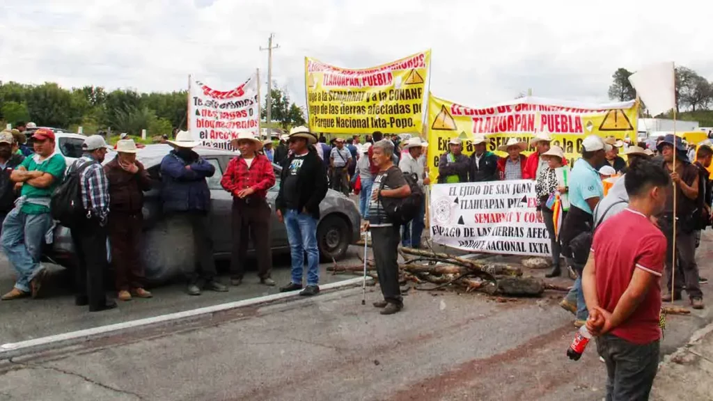 Ejidatarios que bloquearon la Autopista México-Puebla piden 700 millones de pesos por sus tierras