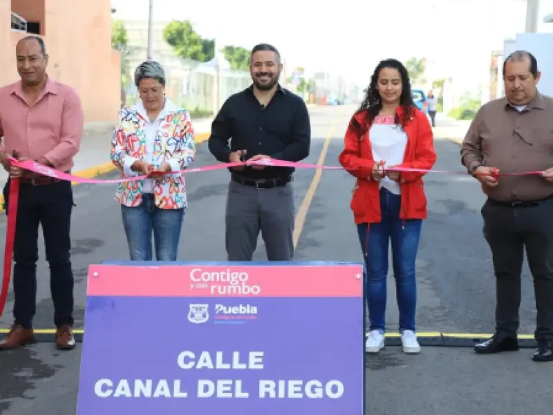 Entrega Ayuntamiento de Puebla rehabilitación vial en San José Chapulco