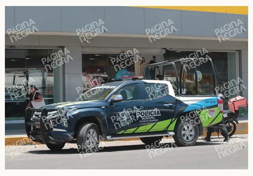 Con martillos, delincuentes asaltan Coppel de Totimehuacan; roban decenas de celulares