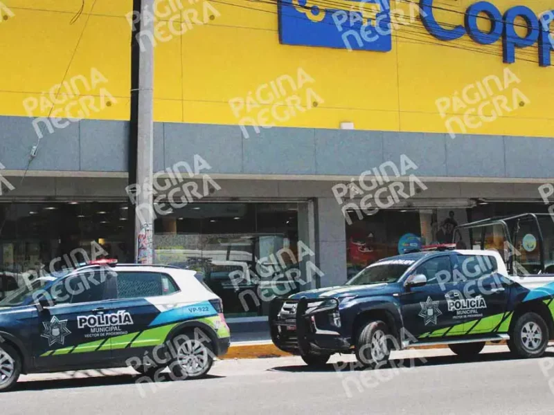 Con martillos, delincuentes asaltan Coppel de Totimehuacan; roban decenas de celulares