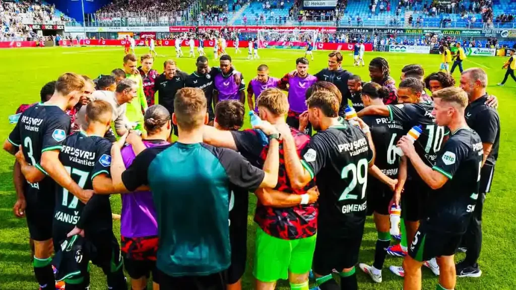 Santiago Giménez anota doblete en la victoria del Feyenoord en la Eredivisie