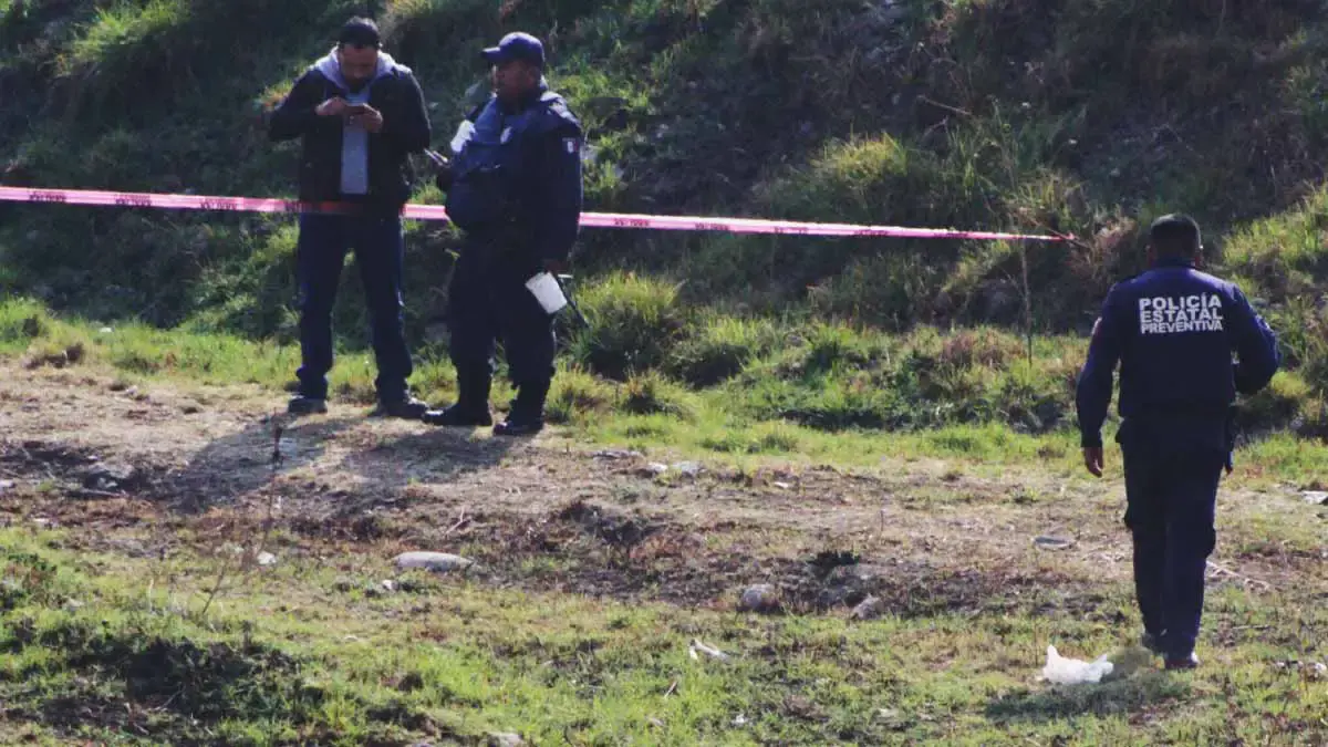 Abandonan cuerpo de hombre con diversas puñaladas en San Juan La Cañada, Puebla