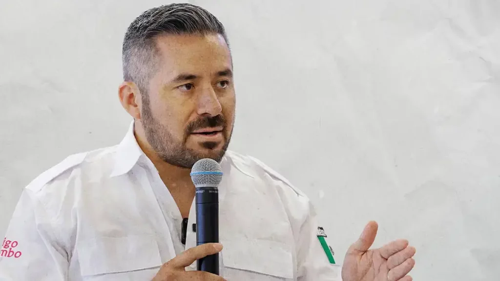 Adán Domínguez promete dejar “limpio” el Centro Histórico de ambulantes para la siguiente administración