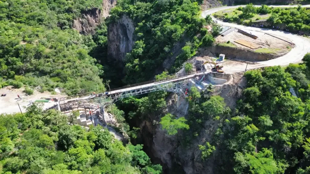 Con obras de infraestructura, Sergio Salomón mejora movilidad en Tochimilco y Acteopan