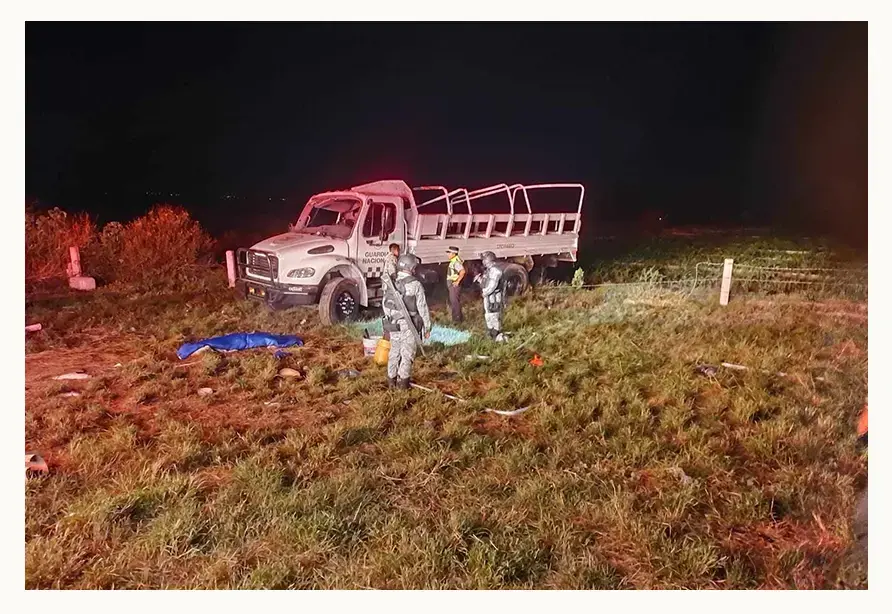 Camión de la Guardia Nacional vuelca; un elemento murió y 21 resultaron lesionados en Santiago Miahuatlán